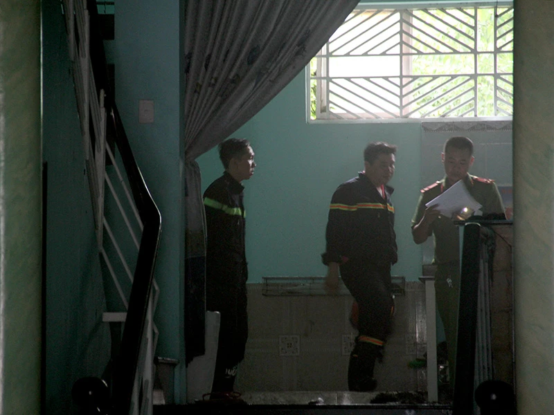 Người đàn ông sau đó được đưa ra ngoài 